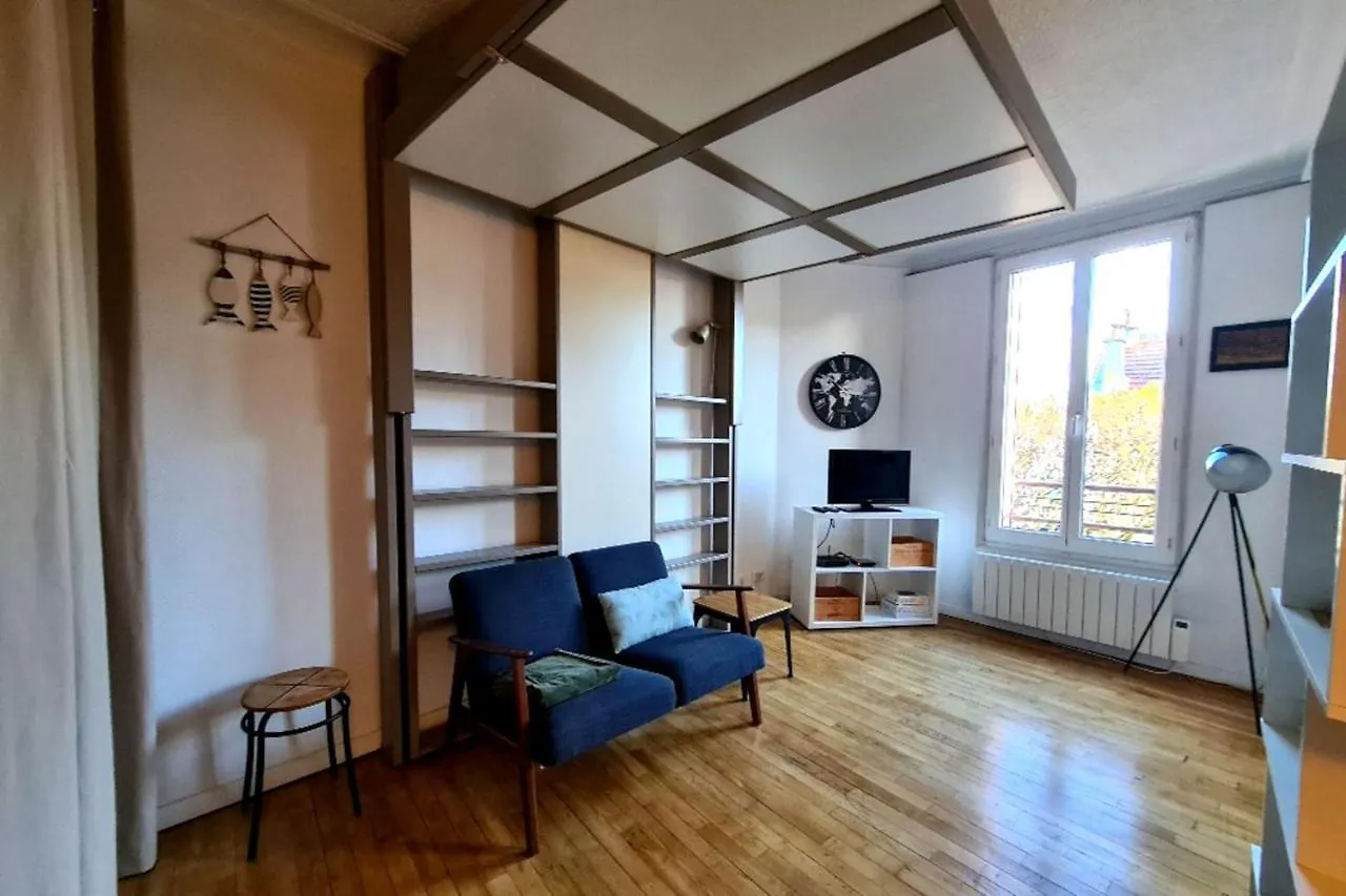 Апартаменты Luminous Nest Near The Centre Of Ивры-Сур-Сеине